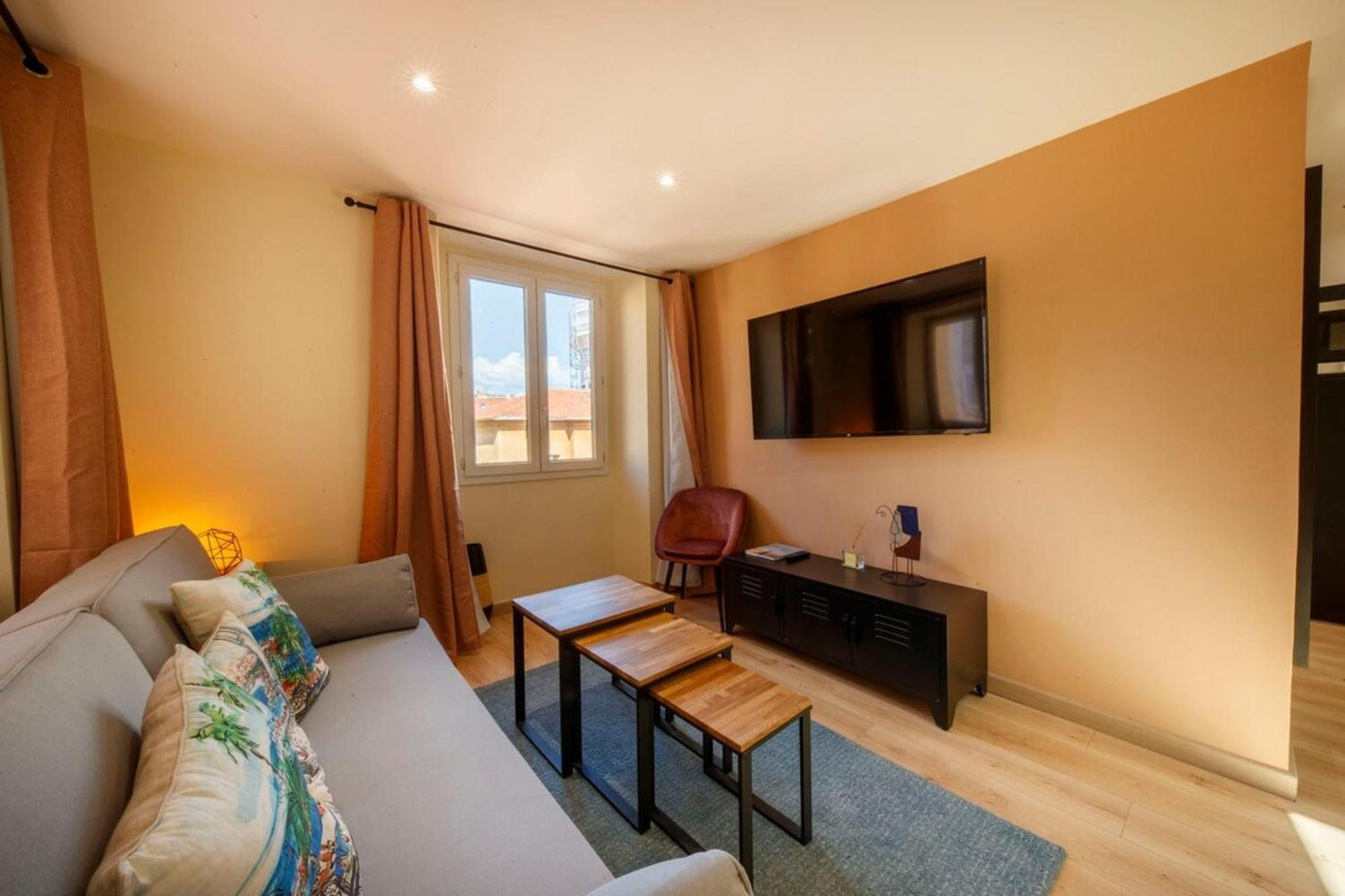 Appartement Cœur Du Vieux Nice: Bel Moderne Rénové *