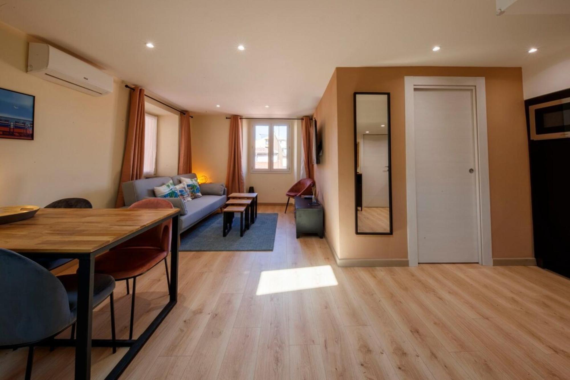 Cœur Du Vieux Nice: Bel Moderne Rénové Nice
